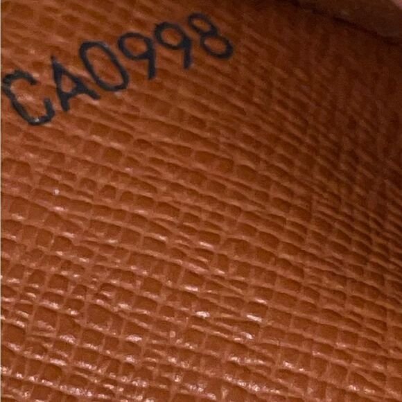 Louis Vuitton Monogram Kisslock Wallet - Picture 13 of 13